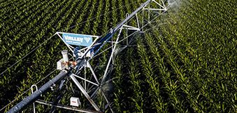 8000 series center pivot