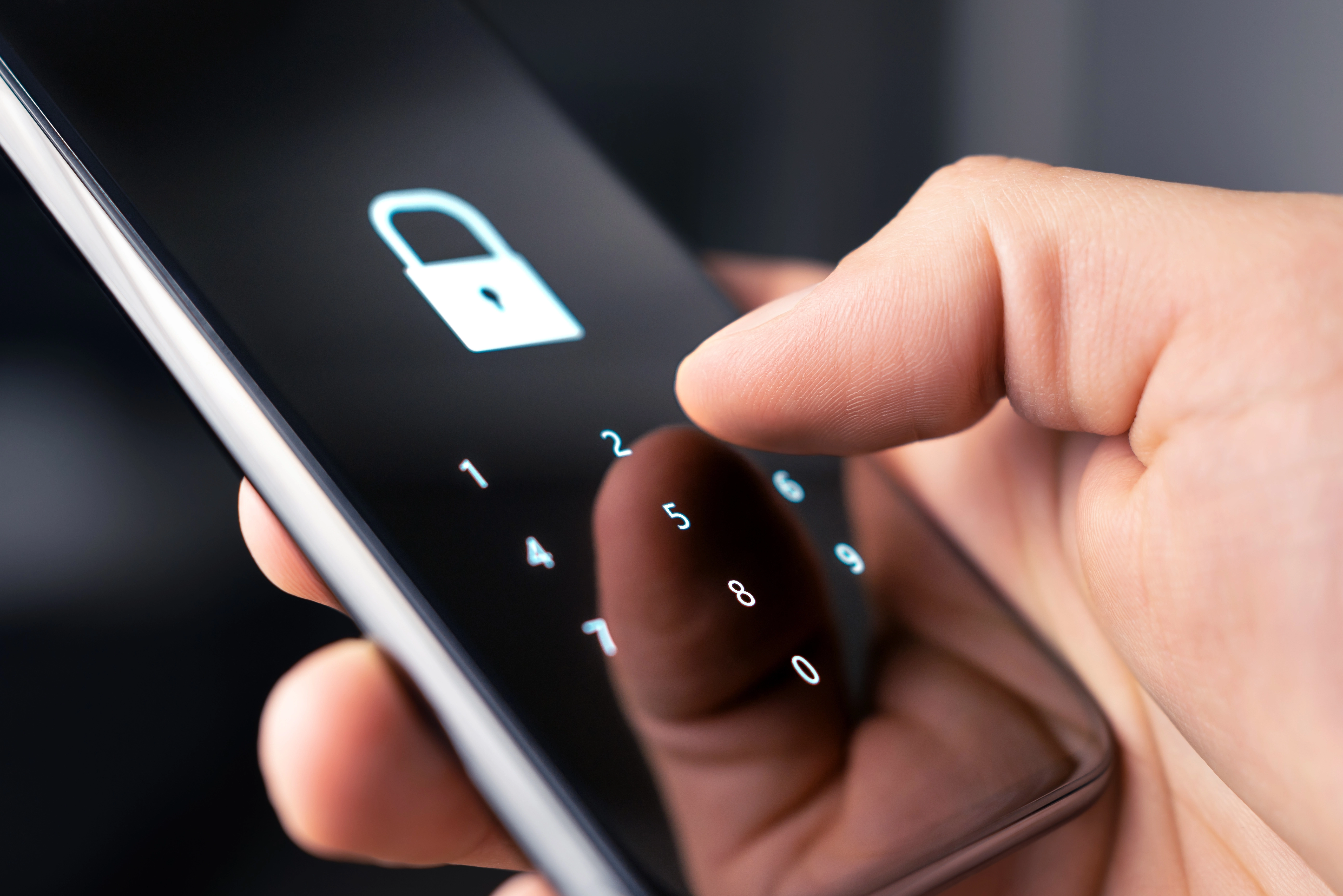 Телефон разблокируется пальцем. Пароль на смартфон. Фото пароля на телефоне. Iphone password.